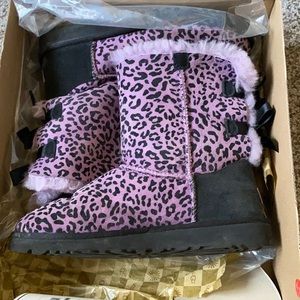 Bailey bow cheetah kids Ugg’s